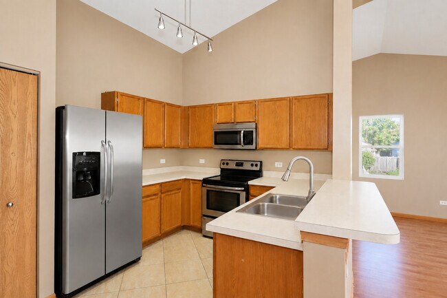 Building Photo - 1623 Silverstone Dr