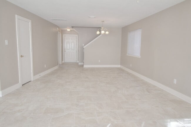 Building Photo - 402 Laurel Timbers Dr