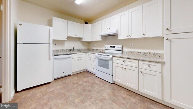 Building Photo - 307 Yoakum Pkwy