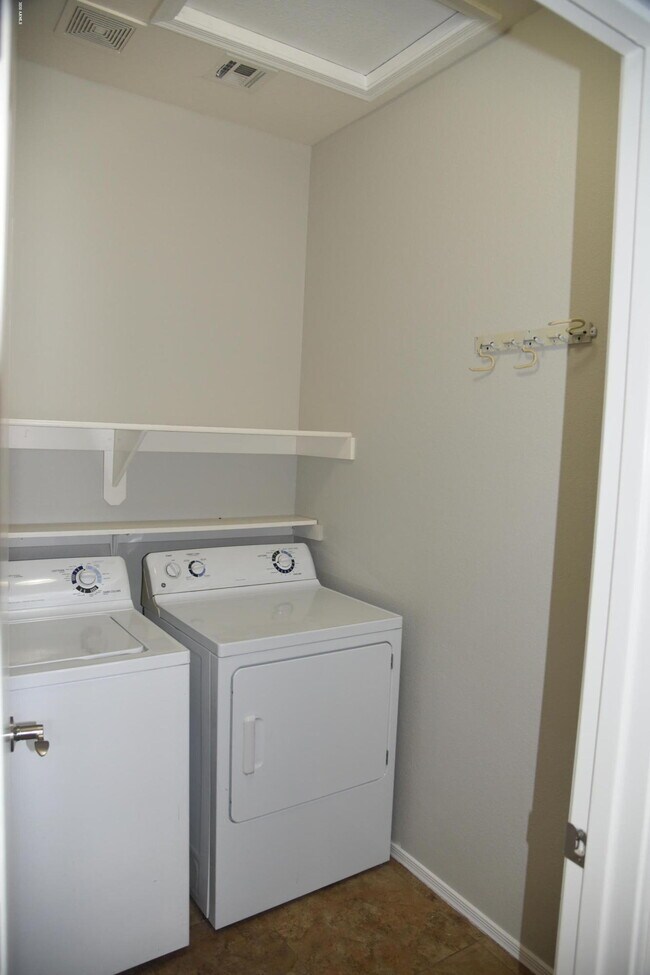 Building Photo - 1365 W Musket Way