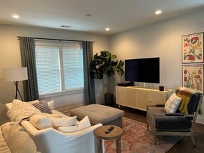 Building Photo - 509 Rosedale Ave