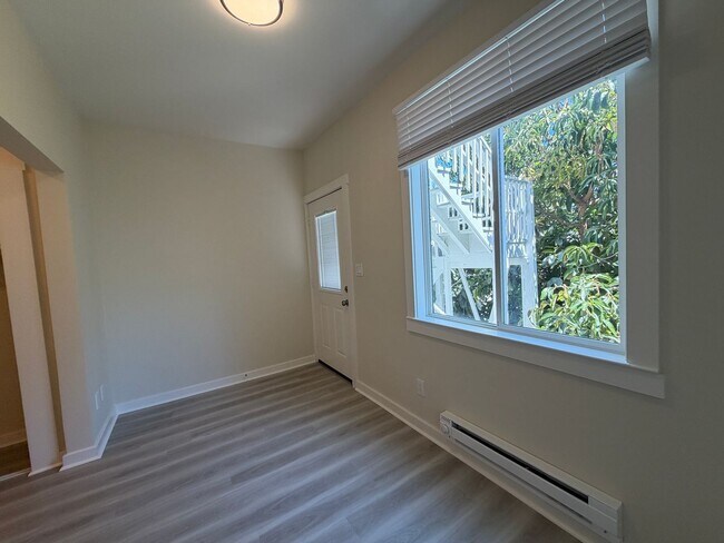 Building Photo - 571a Minna St