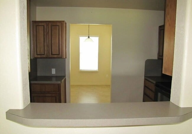 Building Photo - 4bed / 2 bath AVAILABLE SOON!!!!! MID JANUARY