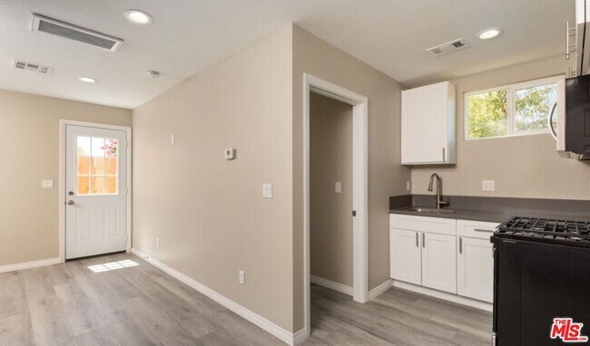 Building Photo - 9219 Langdon Ave
