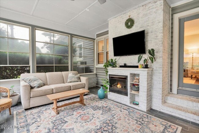 Building Photo - 209 Lazar Ln
