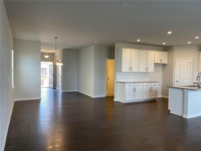 Building Photo - 632 Blue Ash Ct