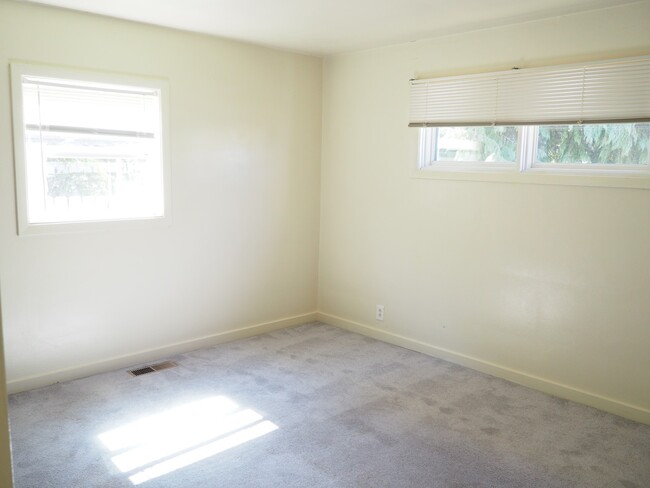 Building Photo - Move in Special! Updated Home Next To Natu...