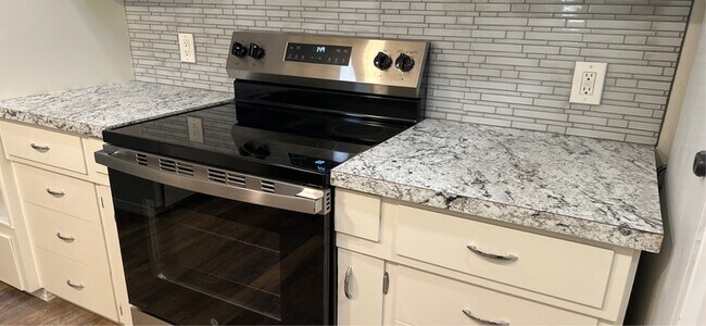 Building Photo - 938 Madison St