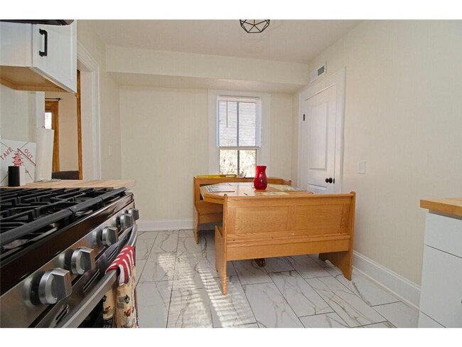 Building Photo - 1211 5th St NE