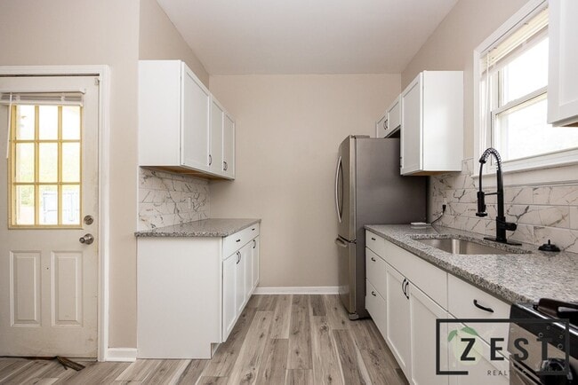 Building Photo - PRE LEASING! Beautiful 3 BEDROOM!