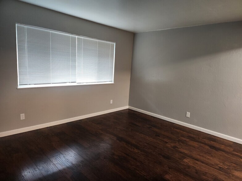 Building Photo - 1648 Russell St