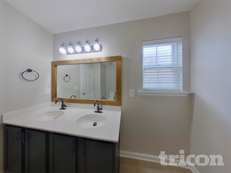 Building Photo - 212 Cochin Trce