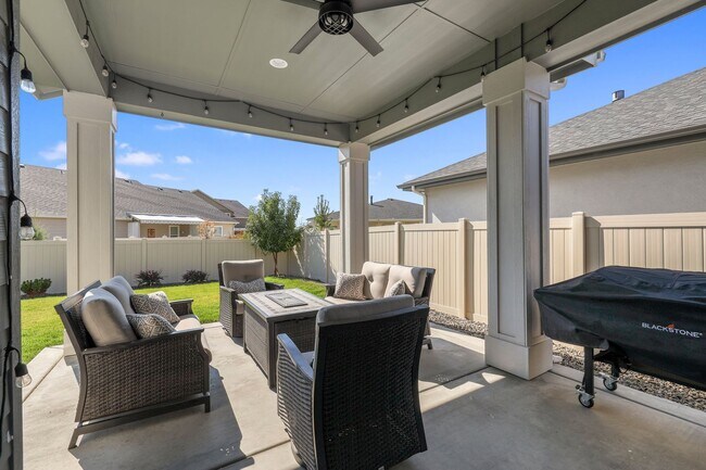 Building Photo - Beautiful 4 bed 2.5 bath home