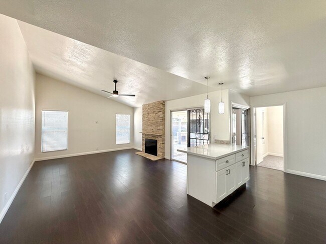 Building Photo - Spacious 4 Bedroom Home available In Alta Loma!