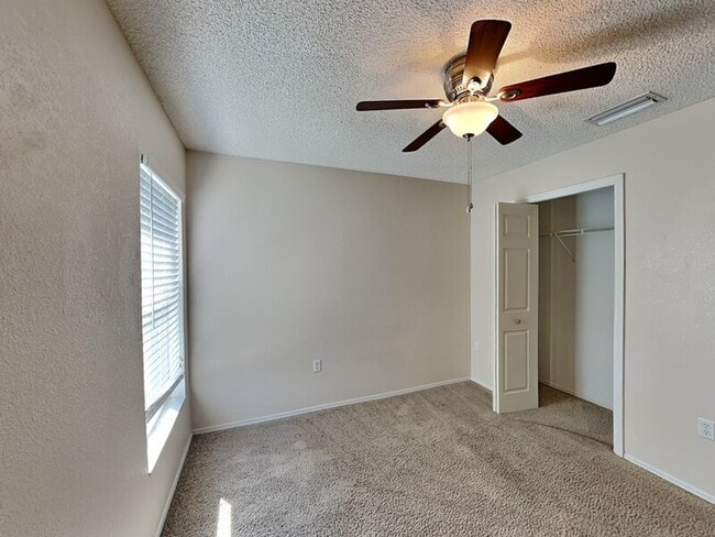 Building Photo - 523 Terranova Cir