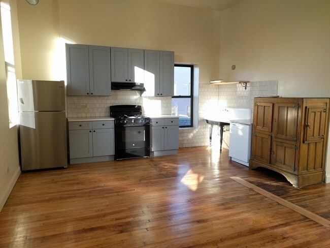 Building Photo - 934 W 19th St