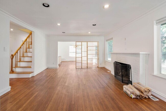 Building Photo - 236 NE Lombard St