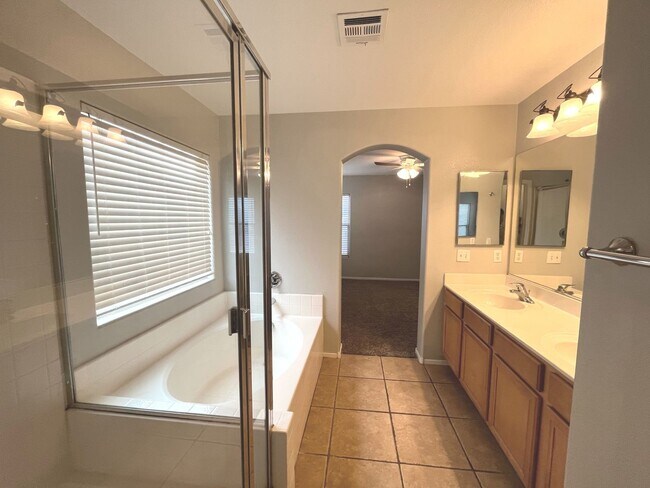 Building Photo - 1847 sq ft, 2 story, 4 Bedroom, 2 1/2 bath, 2 Car Garage home in the Vibrant city of Las Vegas.