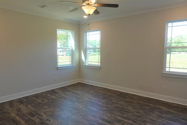 Building Photo - 160 Xander Dr