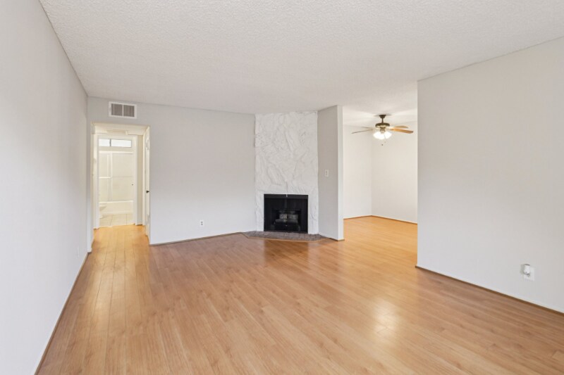 Building Photo - 725 E Providencia Ave