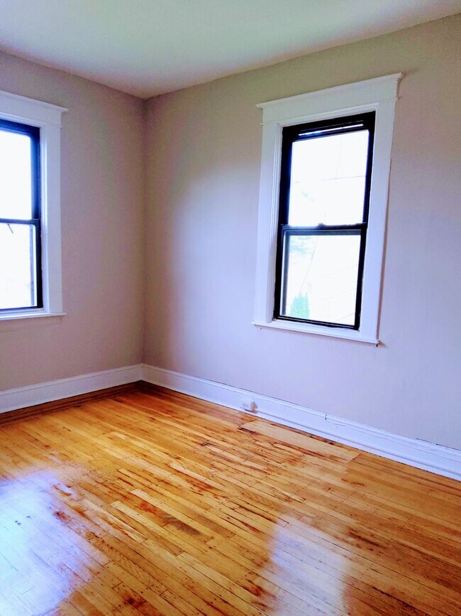 Building Photo - 2111 Park Ave