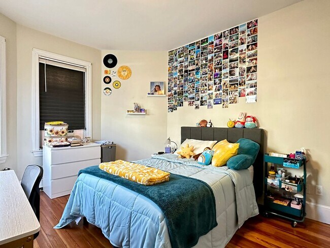 Building Photo - Mission Hill 5 -Bed
