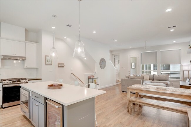 Building Photo - 2781 Clinton Dr