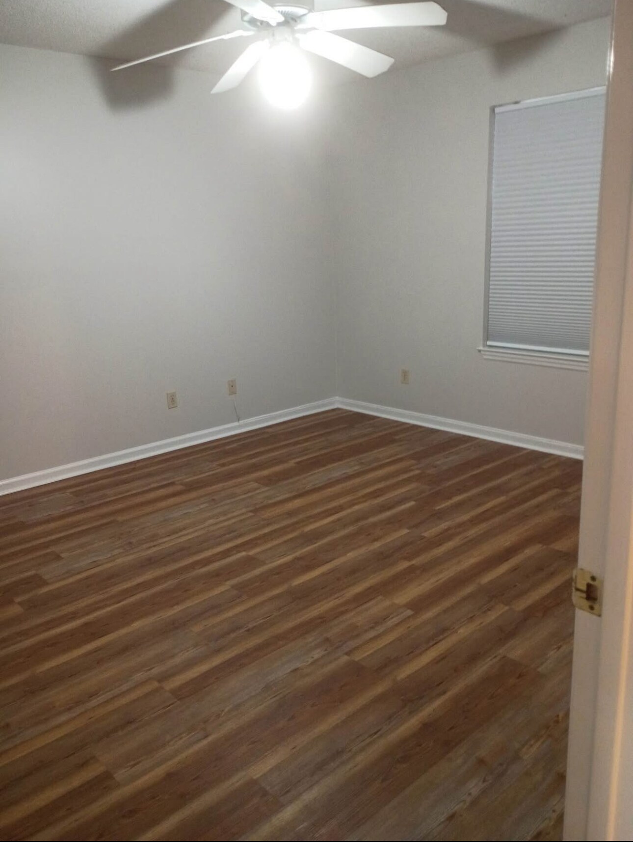 Building Photo - 211 Edgewater Rd