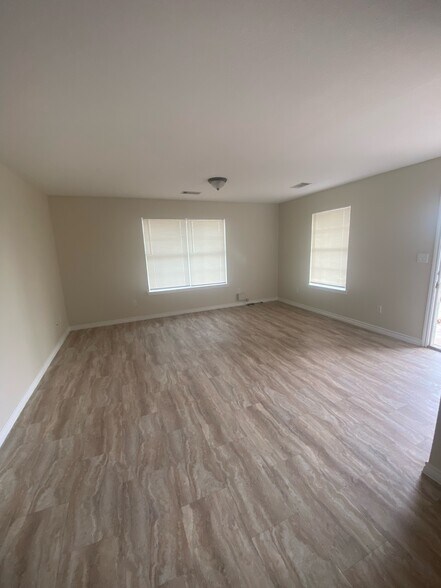 Building Photo - 503 Murdock St