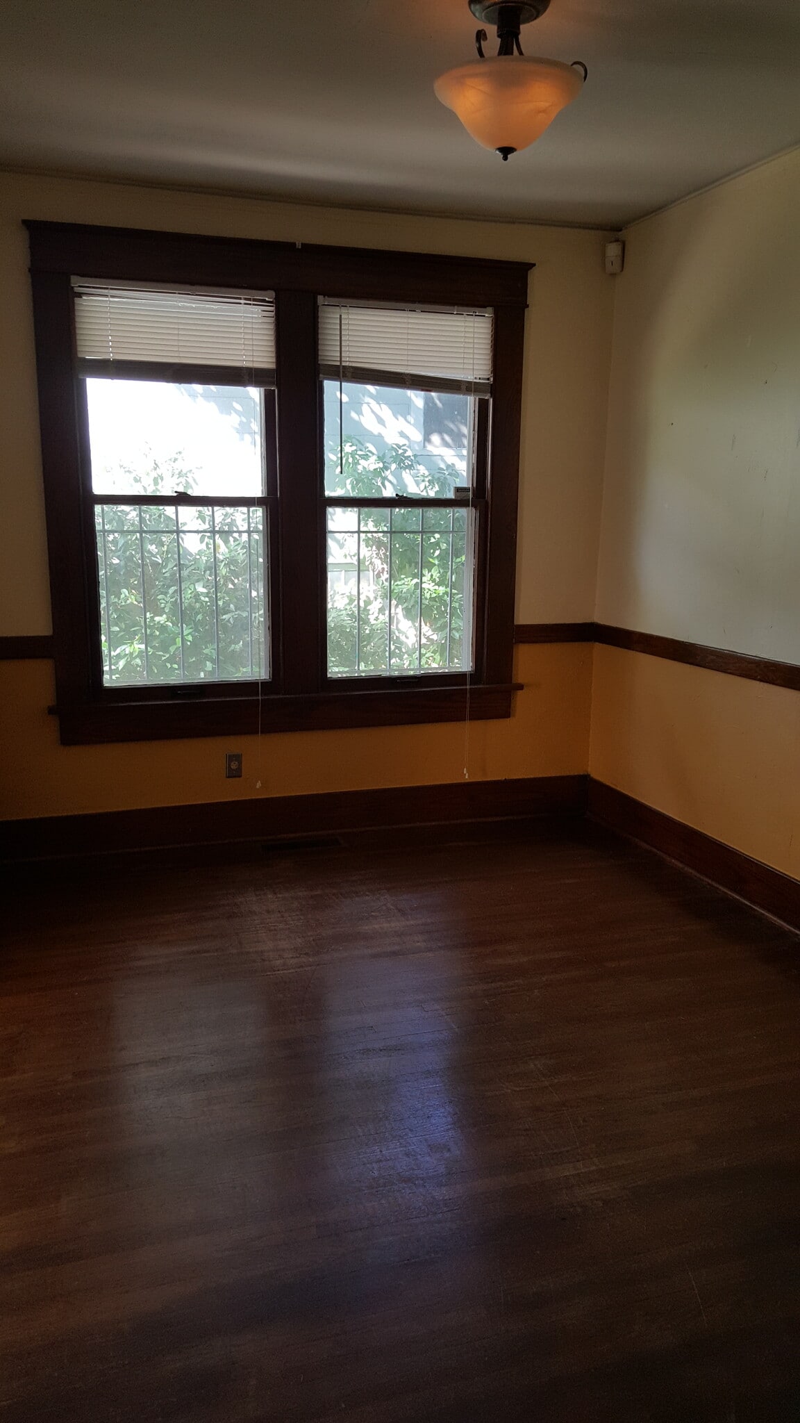 Building Photo - 315 Barton St