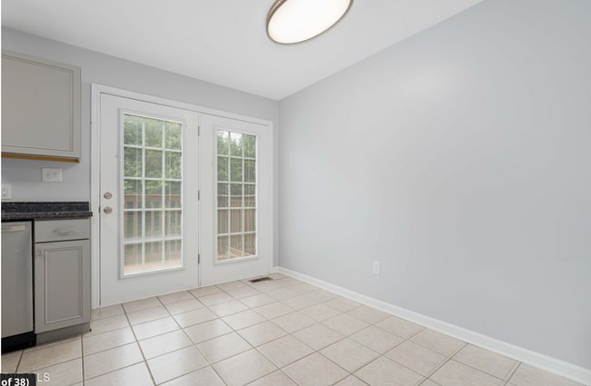 Building Photo - Now Available | 2 Bedroom 2.5 Bath | Bristol, TN