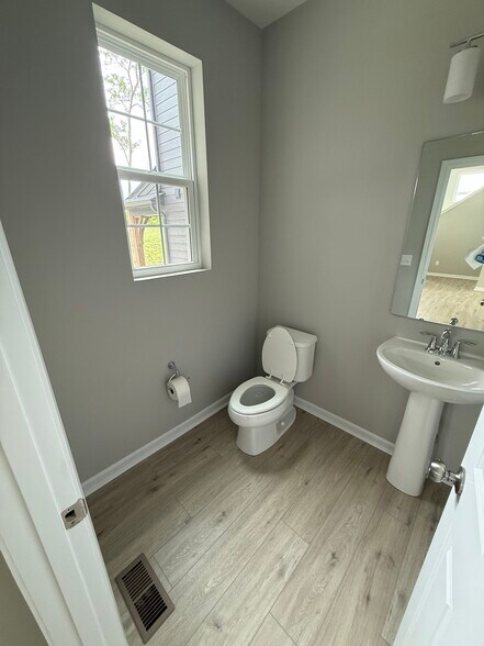 Building Photo - 5694 Ohio Trl