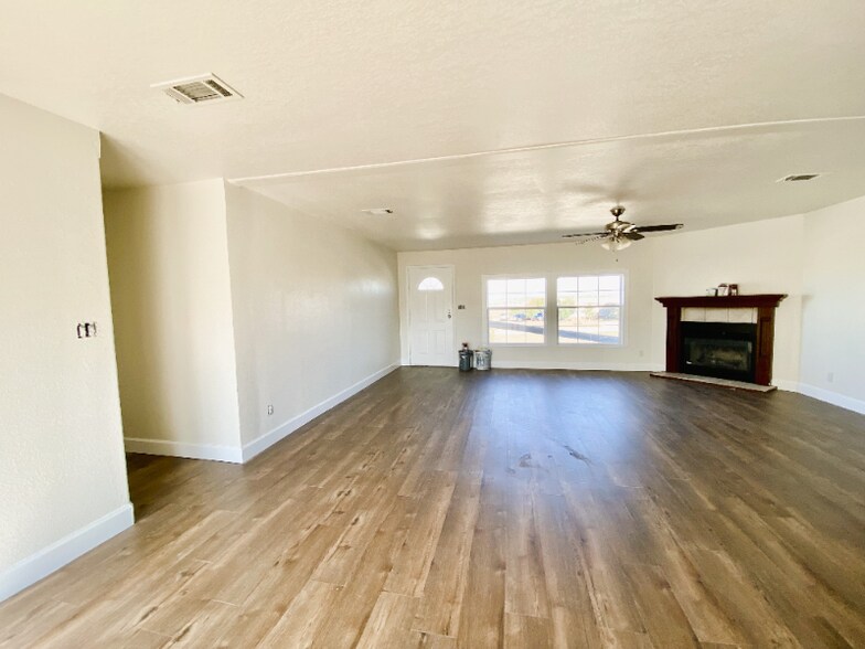 Building Photo - 415 Mostyn Ln