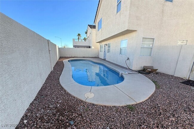 Building Photo - 9300 Cool Creek Ave