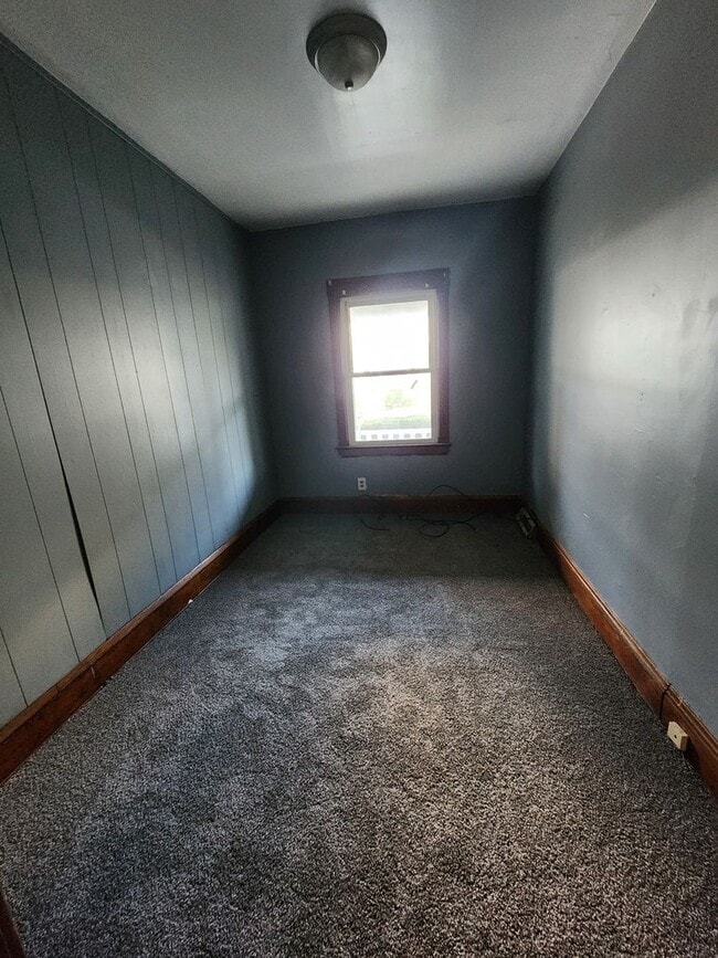 Building Photo - 2 Bedroom First Floor Apartment For Rent o...