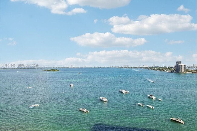 Building Photo - 1750 N Bayshore Dr