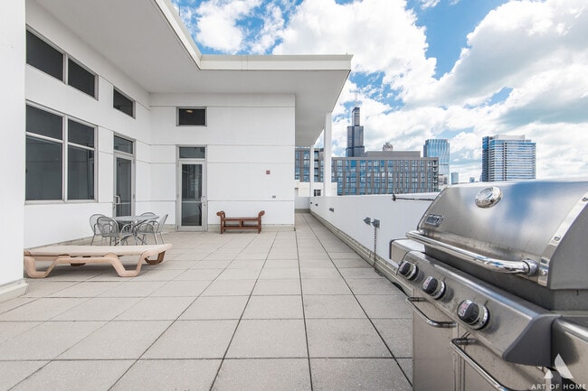 Building Photo - 901 W Madison St