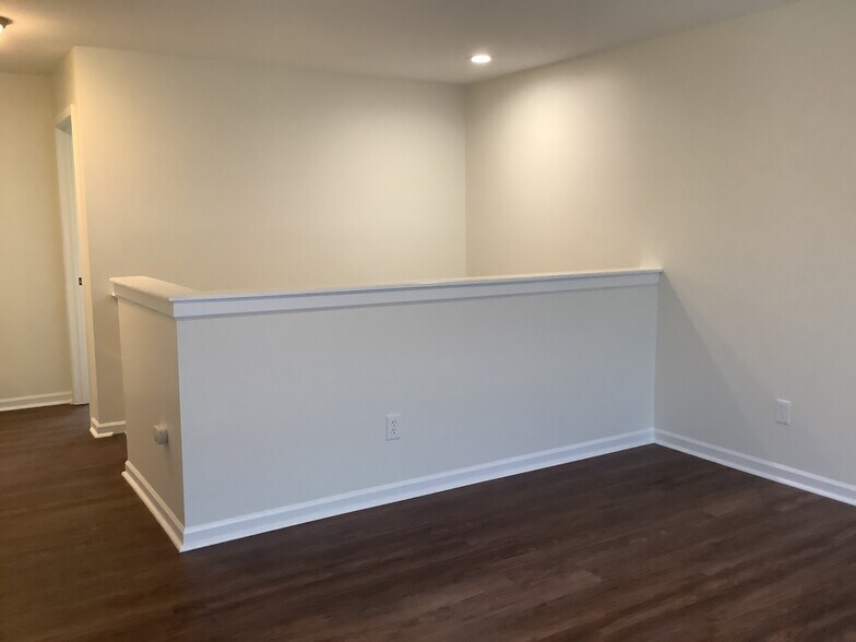 Building Photo - 109 Sandburg Dr