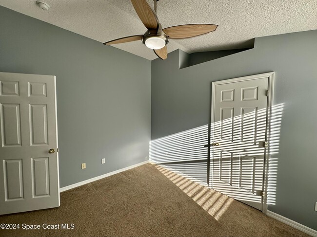 Building Photo - 2461 Stratford Pointe Dr