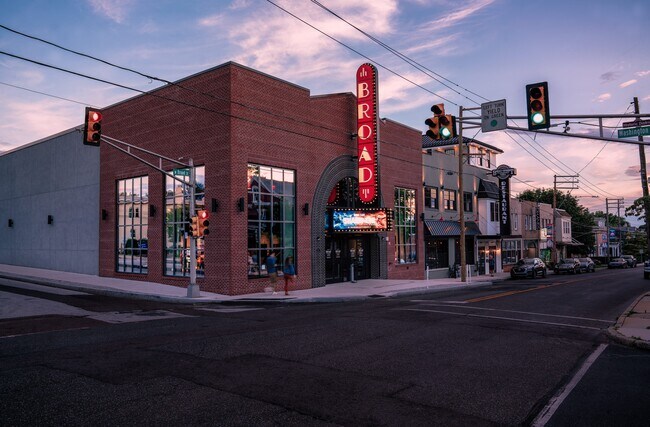 Building Photo - 218 Noble St