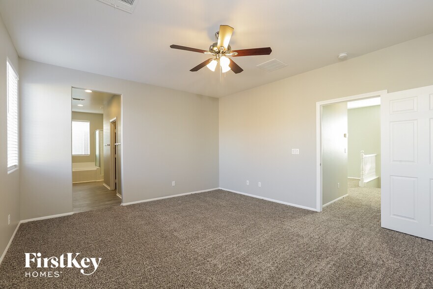 Building Photo - 584 Little Moon Ave