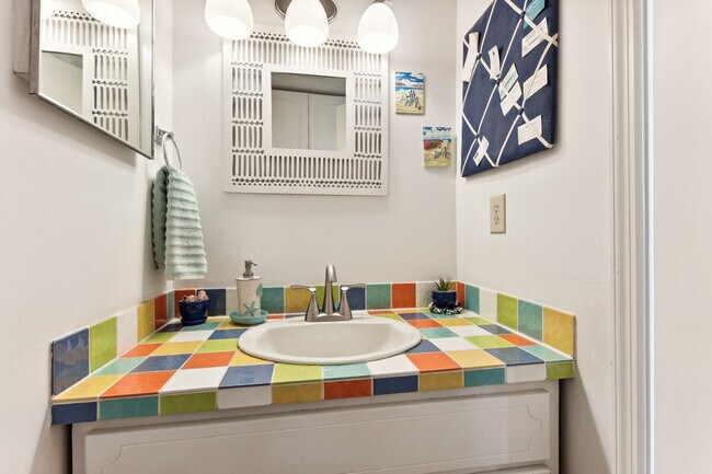 Building Photo - 1032 N Fletcher Ave