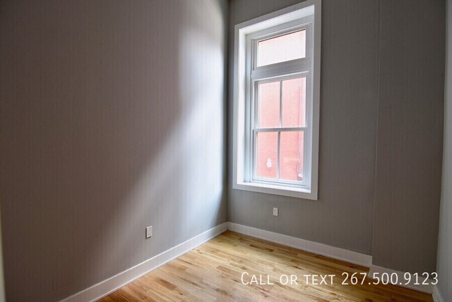 Building Photo - 1523 W Girard Ave