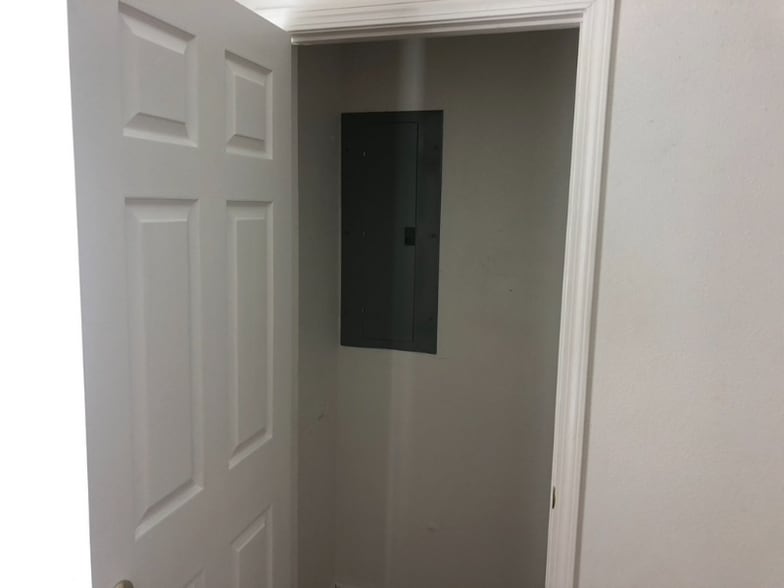 Building Photo - 418-420 Cir H Dr