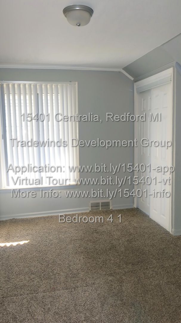 Building Photo - 15401 Centraila 4BR Home - New LVP Floors/Fresh Paint - Redford - 48239