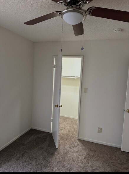 Building Photo - 33 W Santa Ana Ave