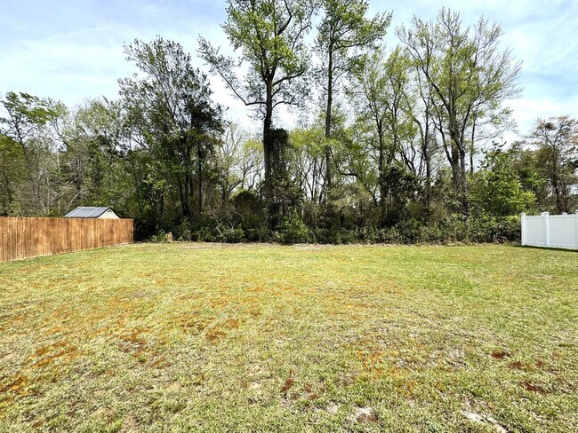 Building Photo - Beautiful Home! Convenient to Camp Lejeune!