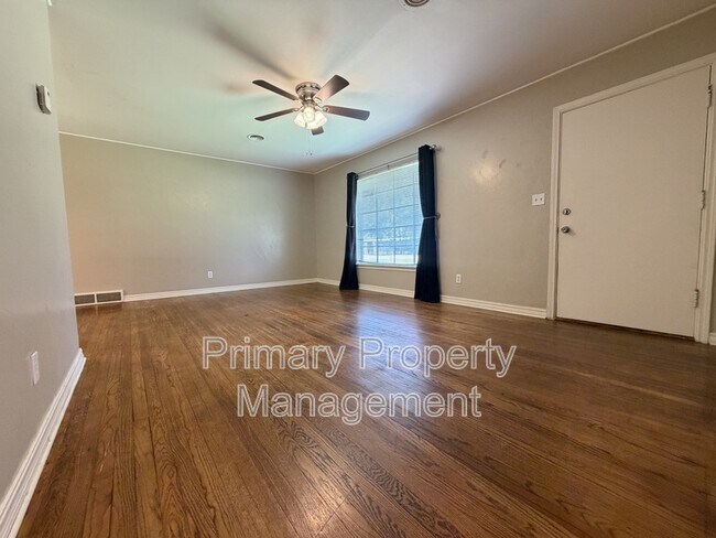 Building Photo - 1722 Mattern Dr