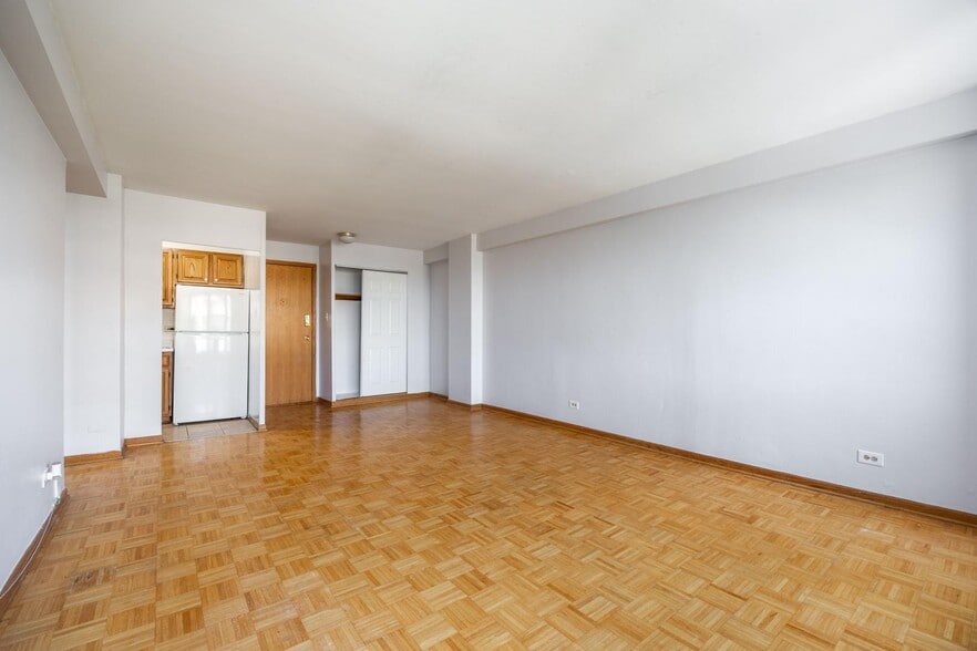 Building Photo - 4180 N Marine Dr