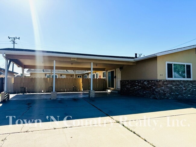 Primary Photo - 215 W Alvin Dr